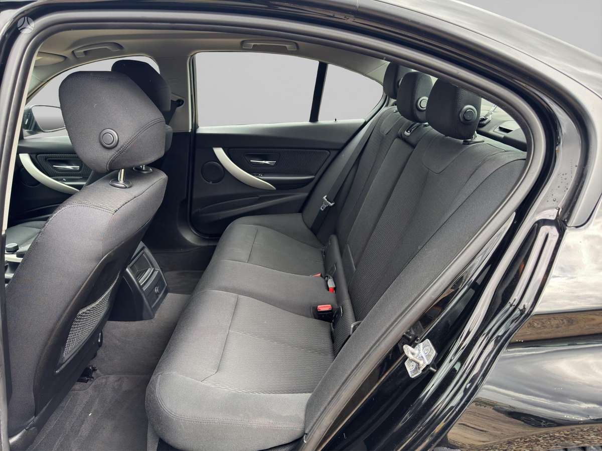 BMW 318, 1.5 l., Седан