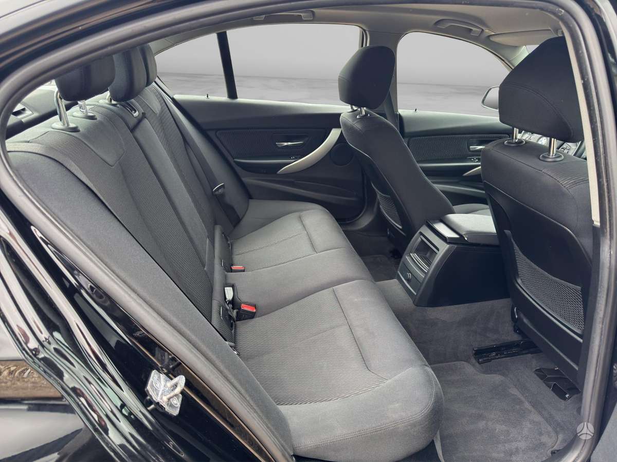 BMW 318, 1.5 l., Седан