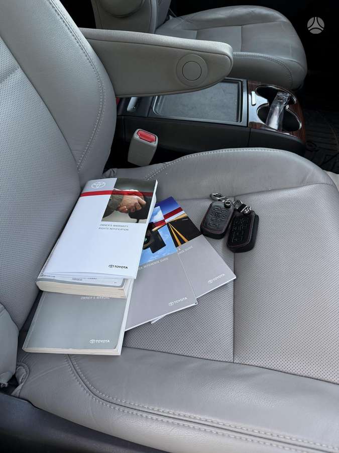 Toyota Sienna - 4