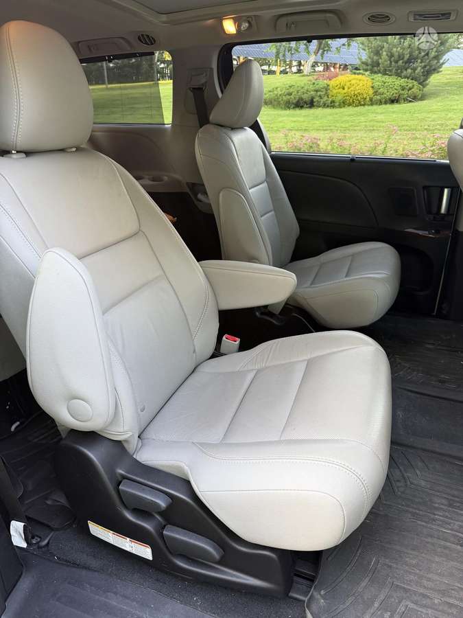 Toyota Sienna - 5