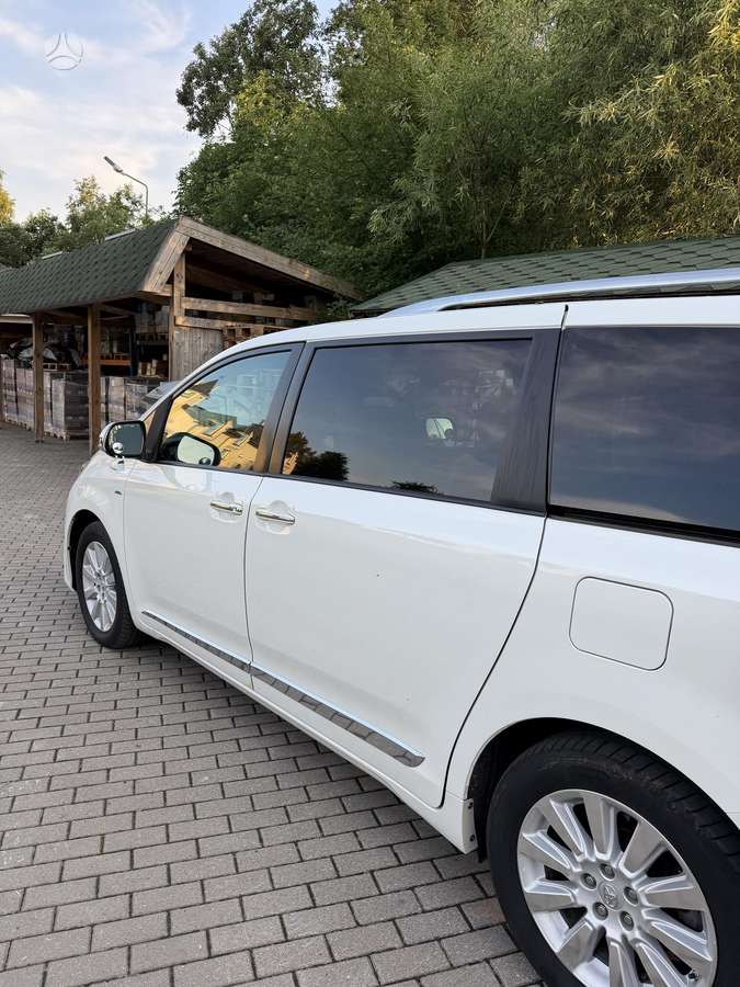 Toyota Sienna - 6