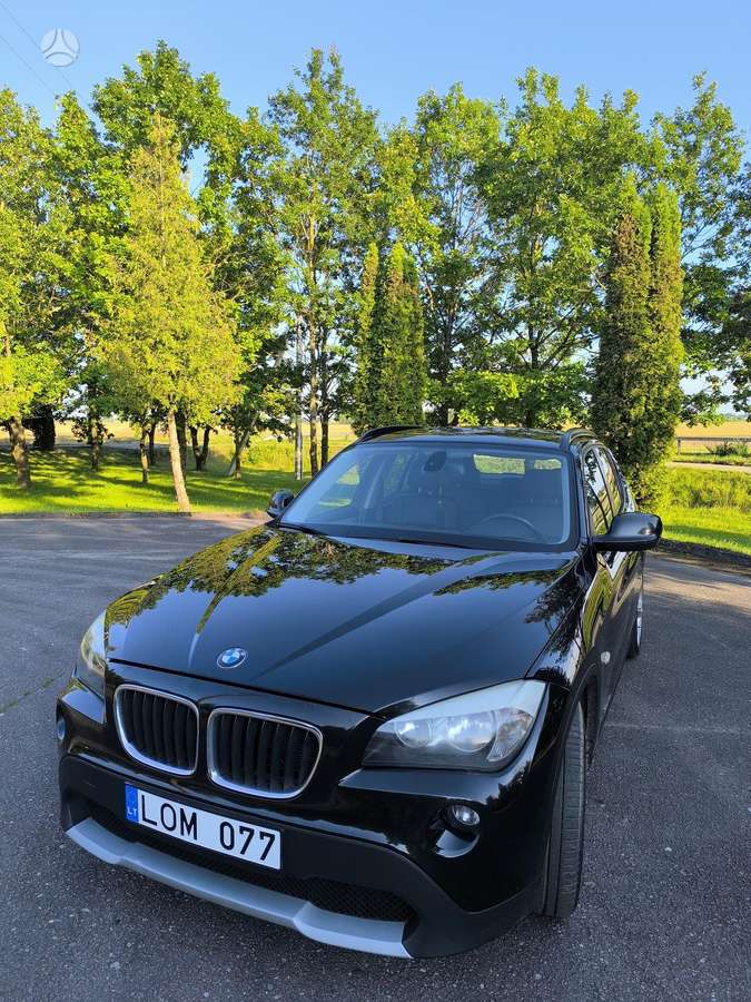 BMW X1, 2.0 l., off-road / crossover