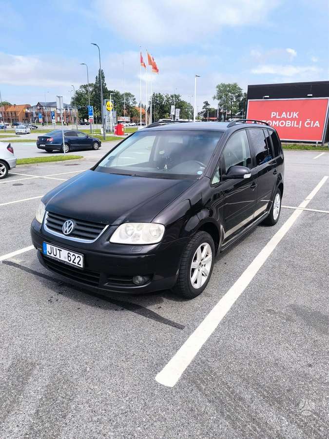 Volkswagen Touran - 1