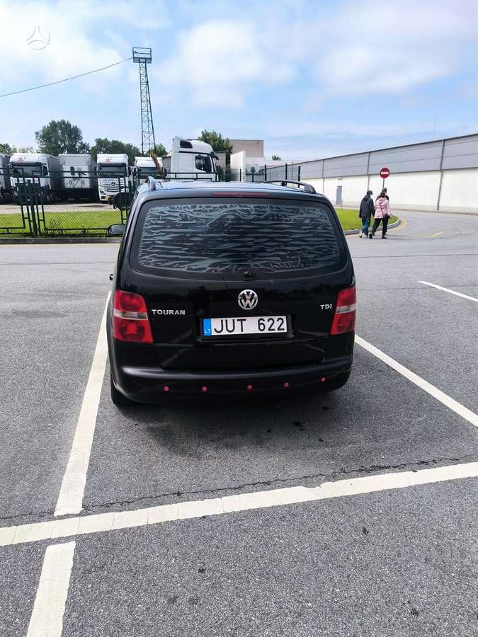 Volkswagen Touran - 4