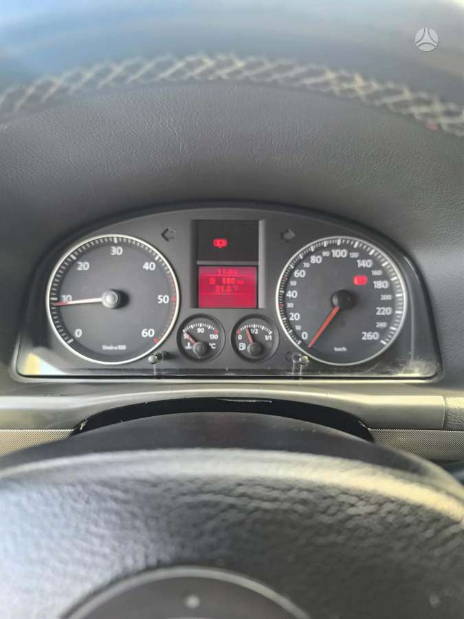 Volkswagen Touran - 8