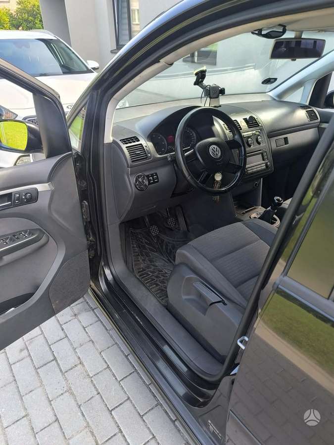 Volkswagen Touran - 9
