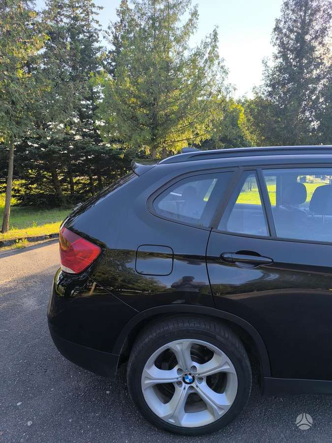 BMW X1, 2.0 l., off-road / crossover