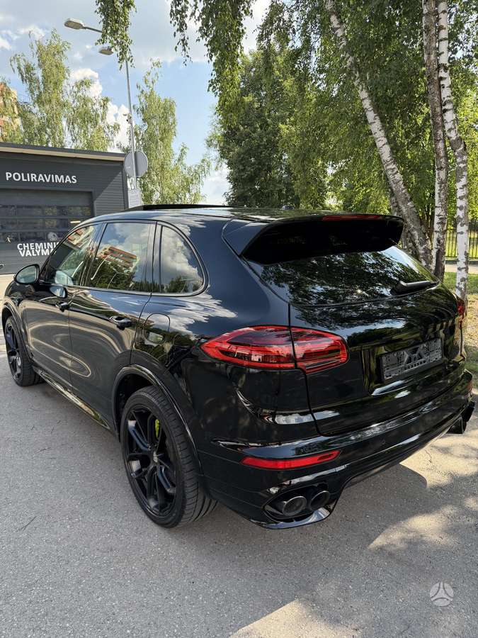 Porsche Cayenne - 4
