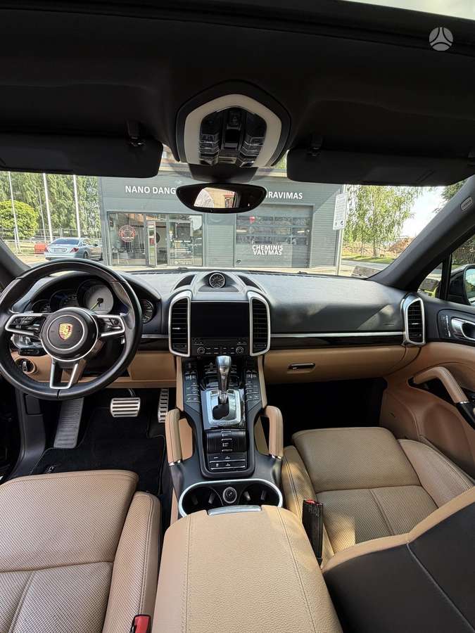 Porsche Cayenne - 8