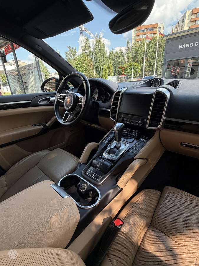 Porsche Cayenne - 9