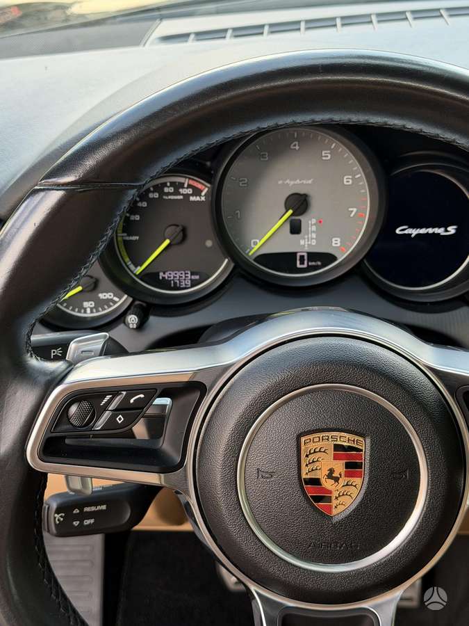 Porsche Cayenne - 10