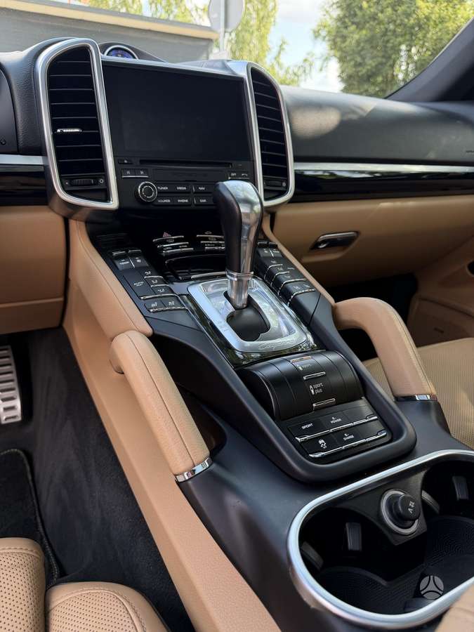 Porsche Cayenne - 11