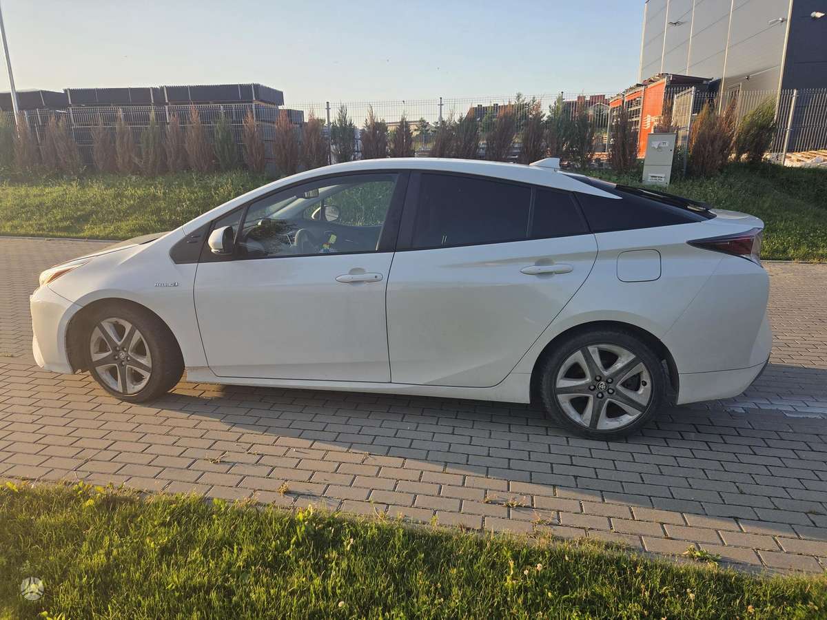 Toyota Prius - 4