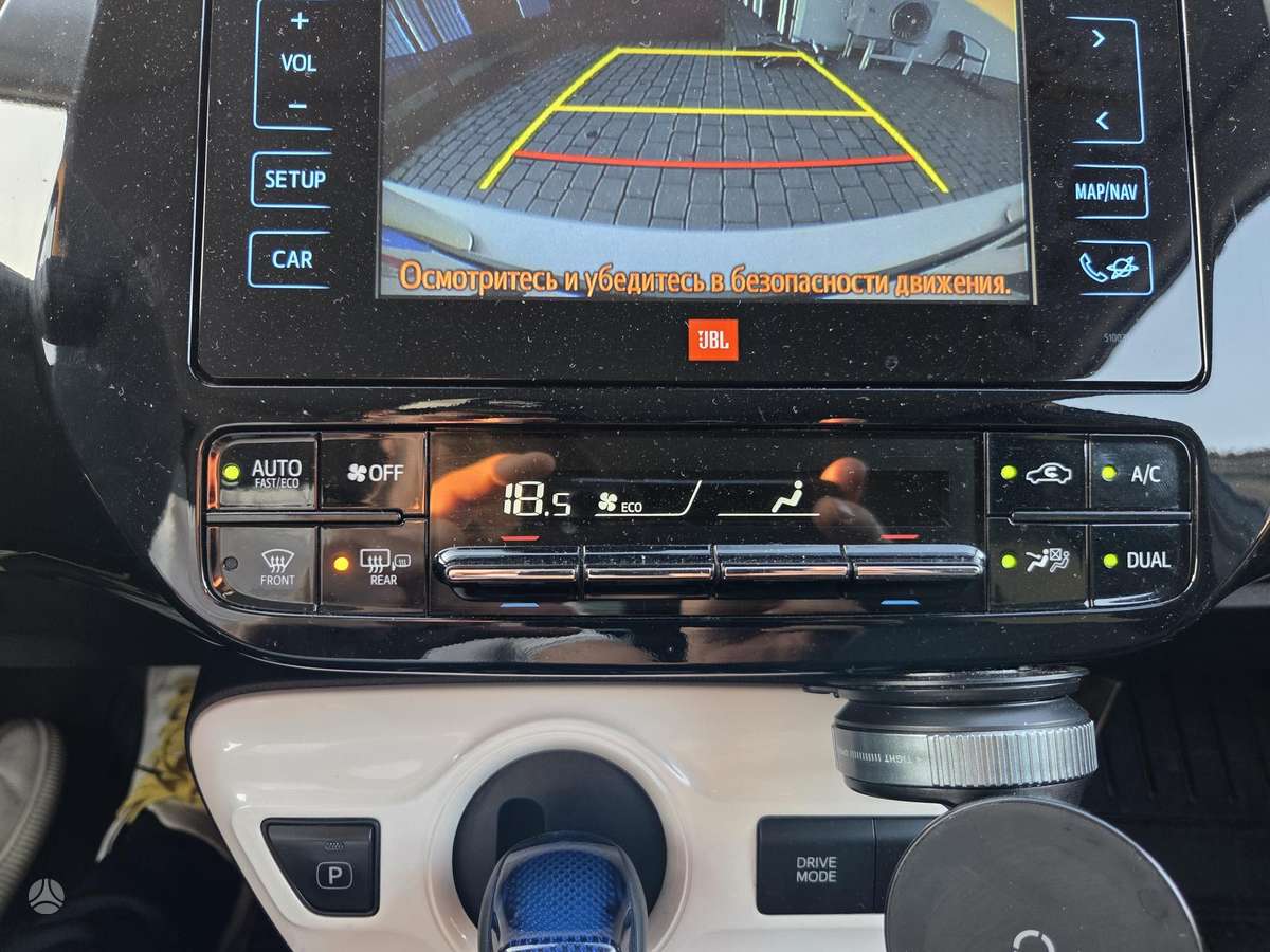 Toyota Prius - 10
