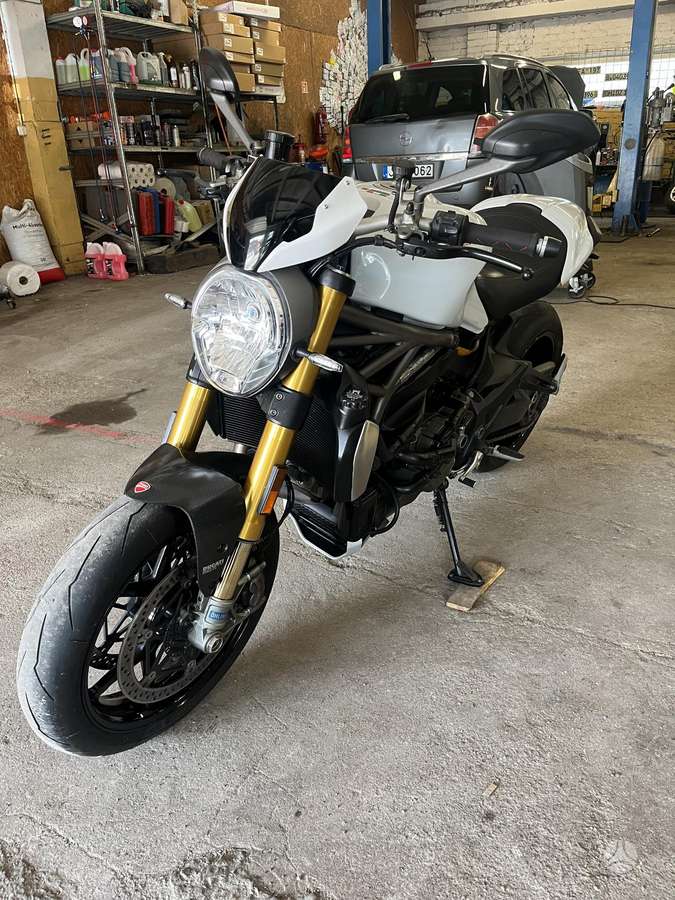 Ducati Monster 1200cc, street / classic