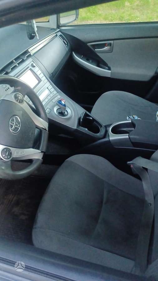 Toyota Prius - 4