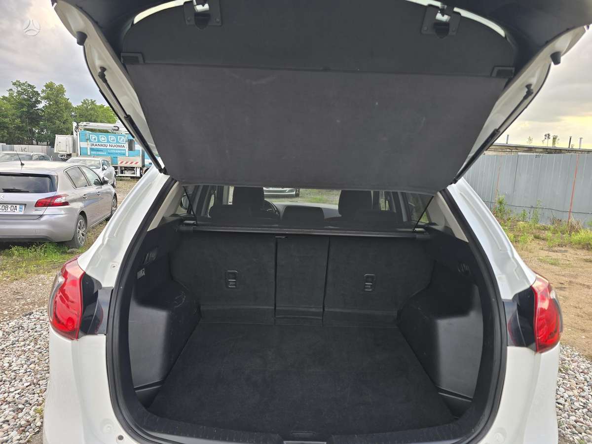Mazda CX-5, 2.2 l., off-road / crossover