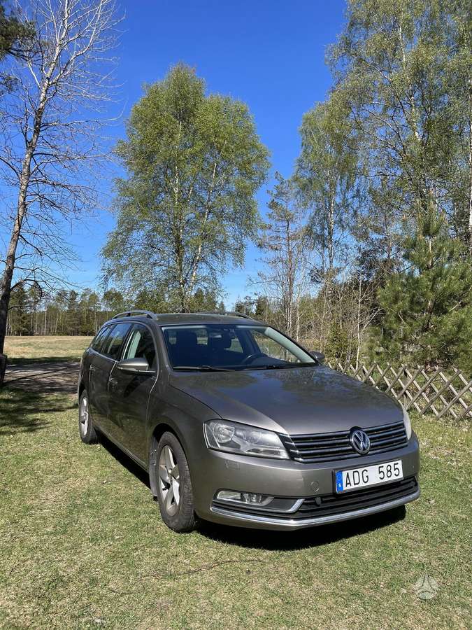 Volkswagen Passat - 1