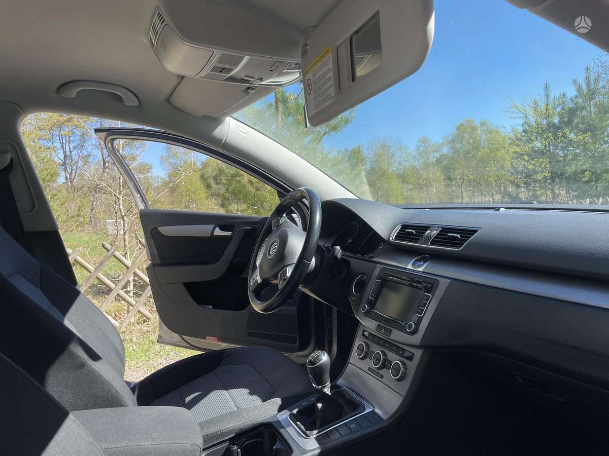 Volkswagen Passat - 12