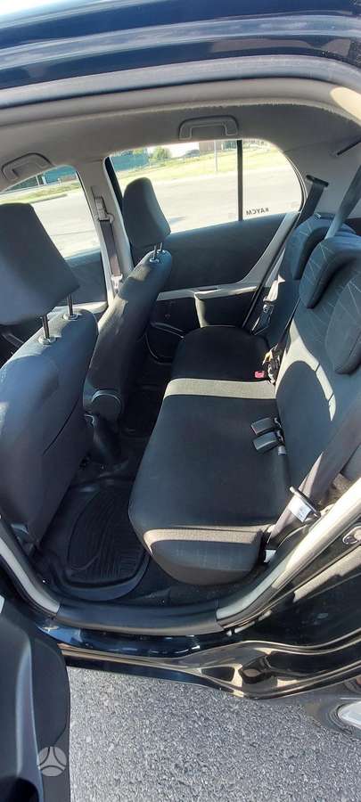Toyota Yaris - 11