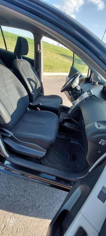 Toyota Yaris - 12