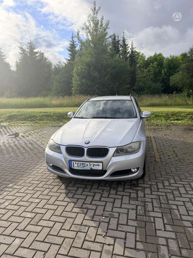 BMW 325, universalas