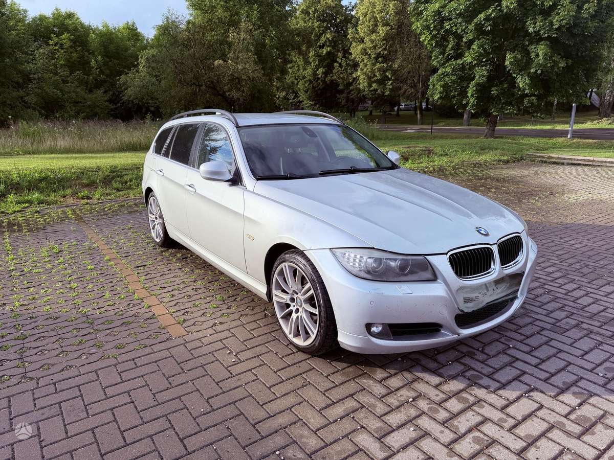 BMW 325, universalas