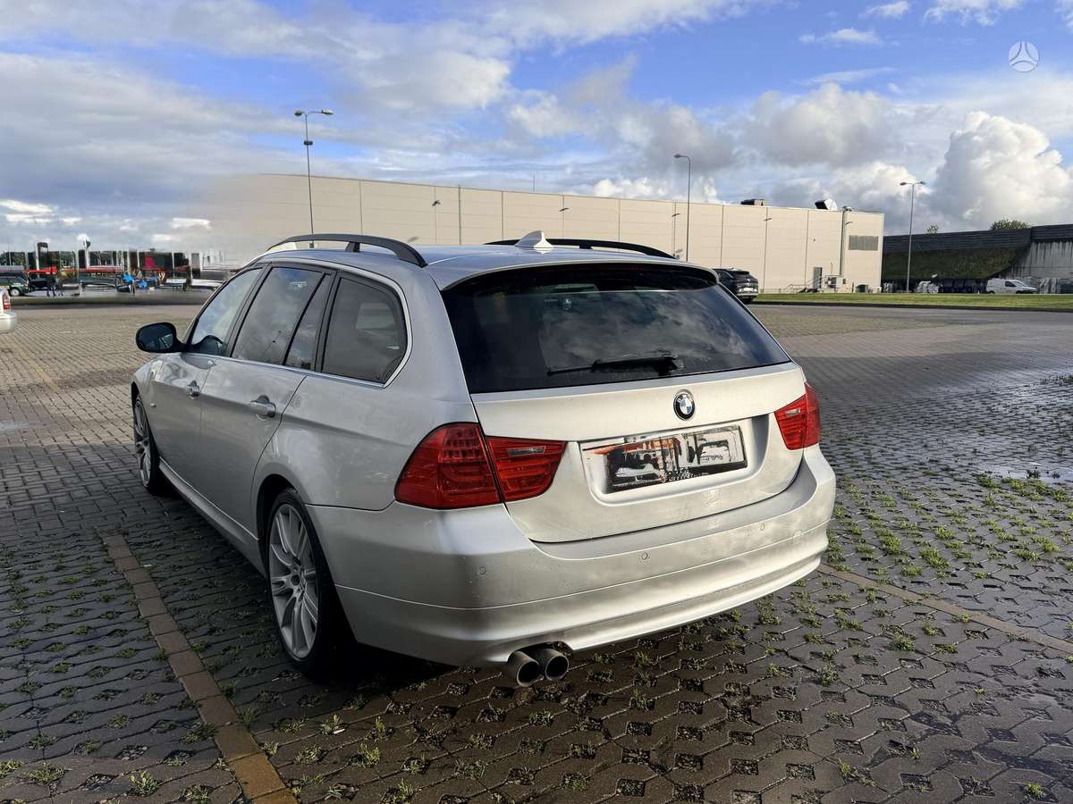BMW 325, Универсал