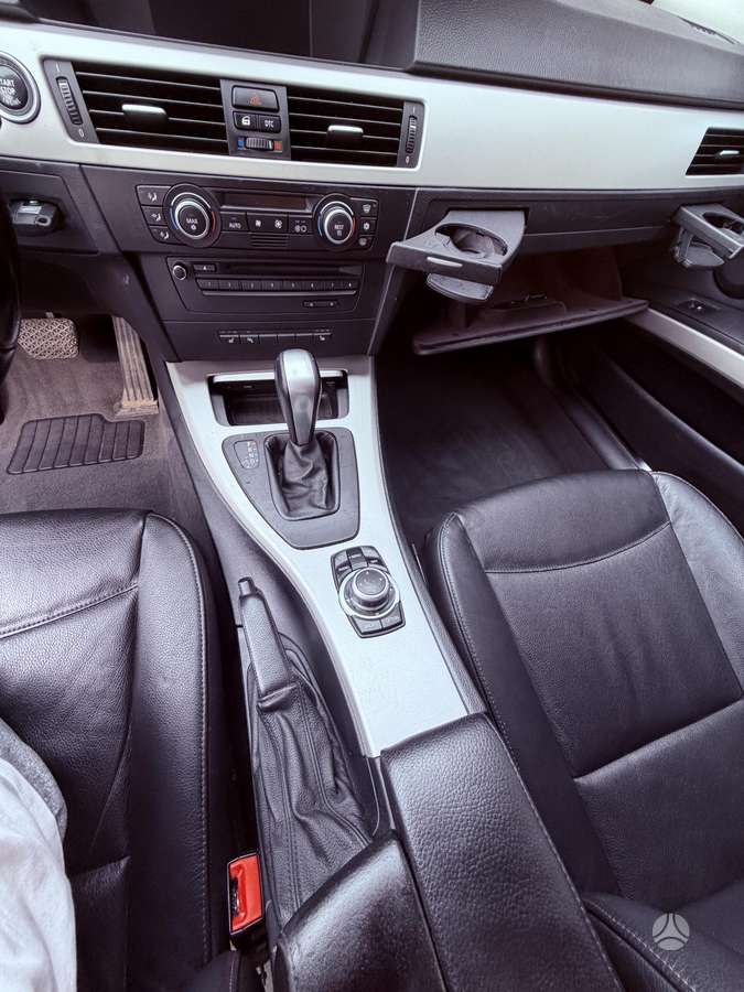 BMW 325, universalas