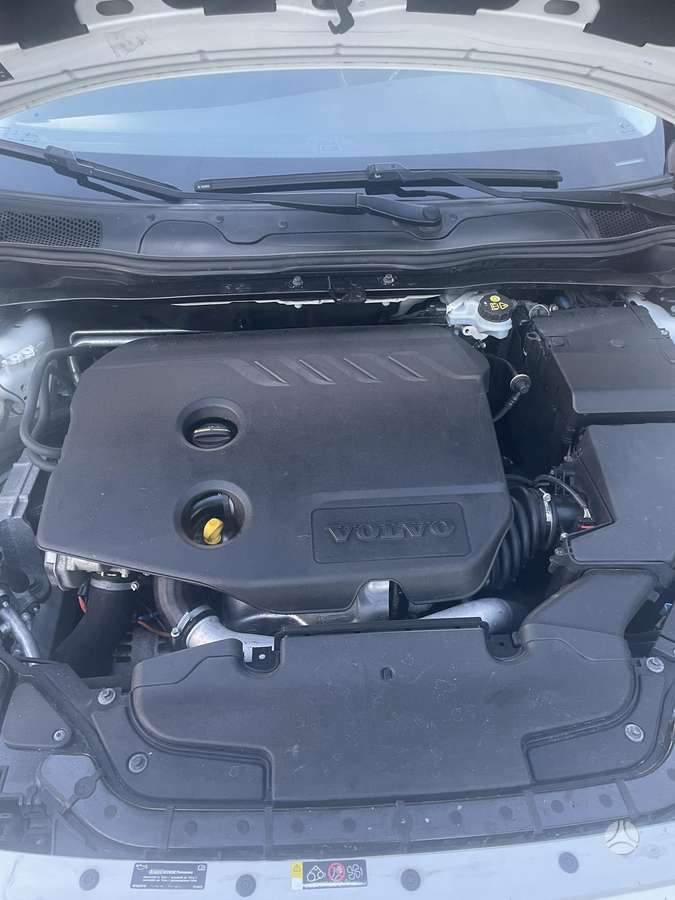 Volvo V40, 1.6 l., hatchback
