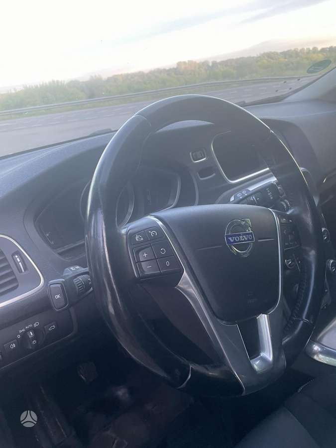 Volvo V40, 1.6 l., hatchback