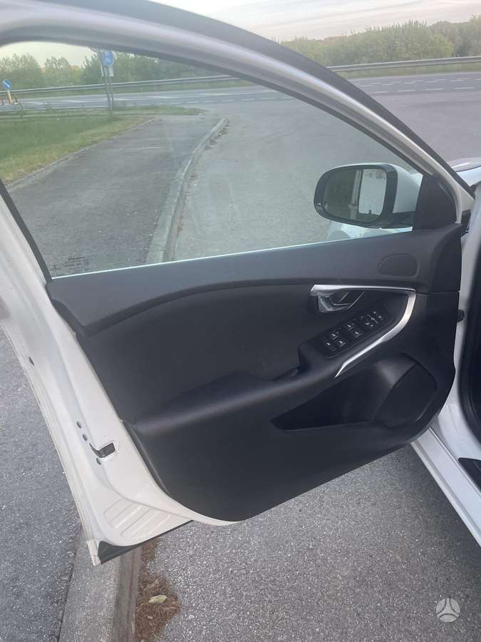 Volvo V40, 1.6 l., hatchback