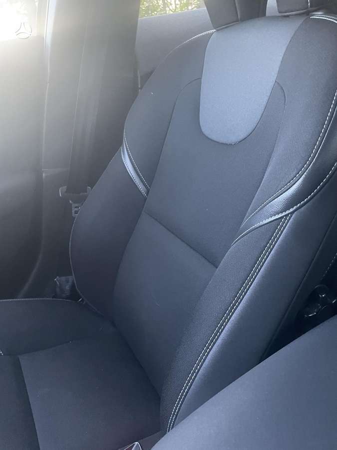 Volvo V40, 1.6 l., Хэтчбек