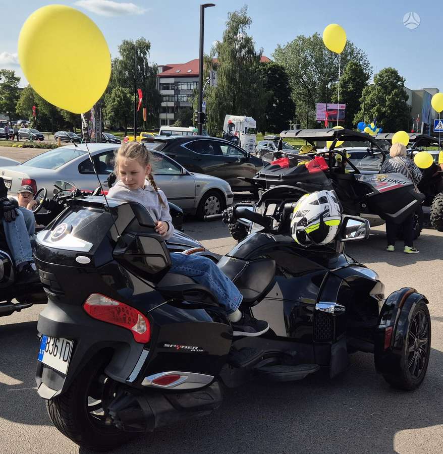 Can-Am Spyder 1330cc, trikes