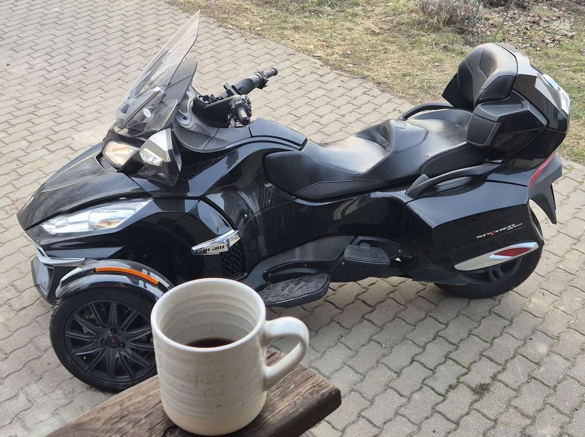 Can-Am Spyder 1330cc, triračiai