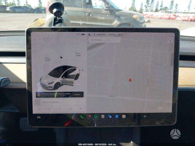 Tesla Model 3, Седан