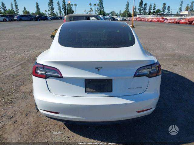 Tesla Model 3, sedanas
