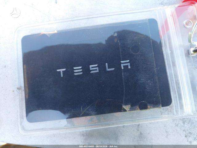 Tesla Model 3, Седан