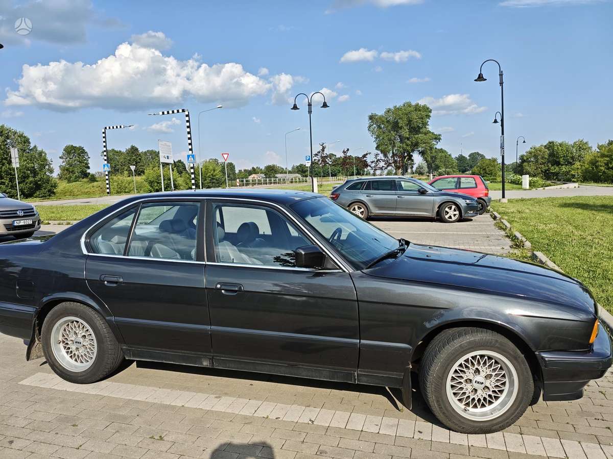 BMW 535, 3.4 l., Седан