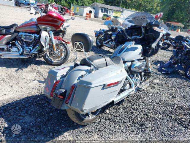 Harley-Davidson FLTR 1923cc, touring / sport touring