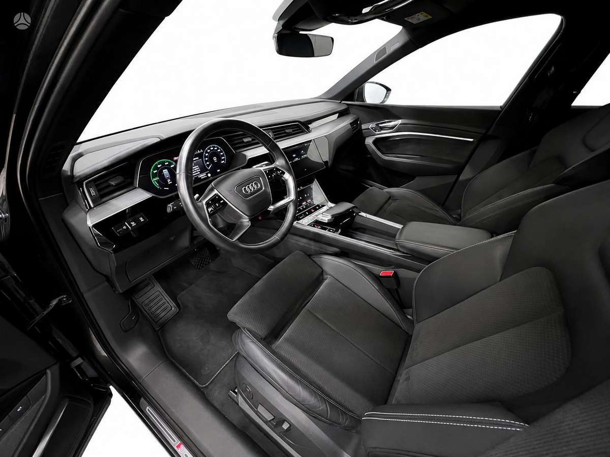 Audi e-tron, Внедорожник / Кроссовер