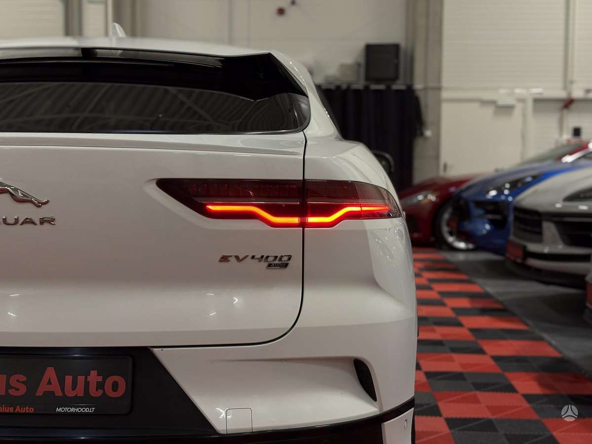 Jaguar I-Pace, off-road / crossover
