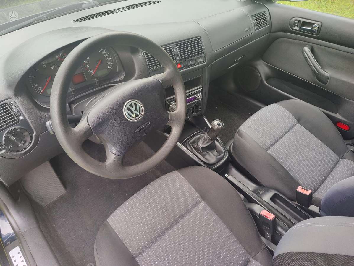 Volkswagen Golf - 6