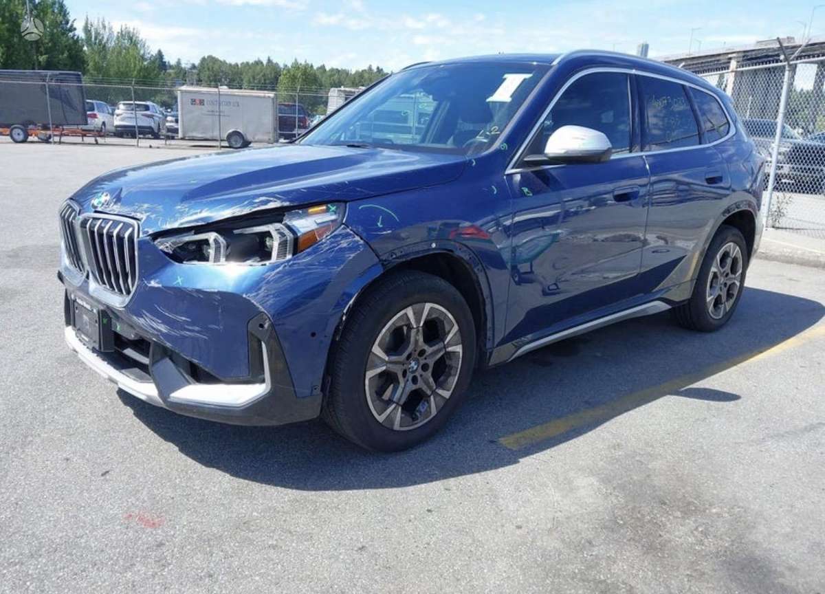 BMW X1, off-road / crossover