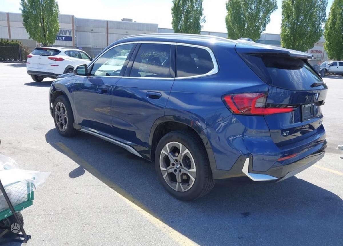 BMW X1, off-road / crossover