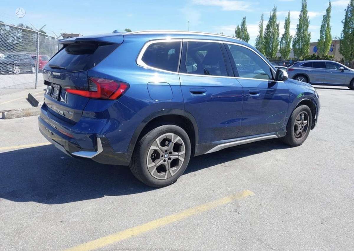 BMW X1, off-road / crossover