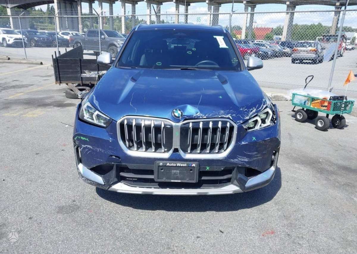 BMW X1, off-road / crossover