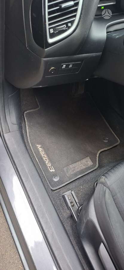 Mazda 3, 2.0 l., Седан