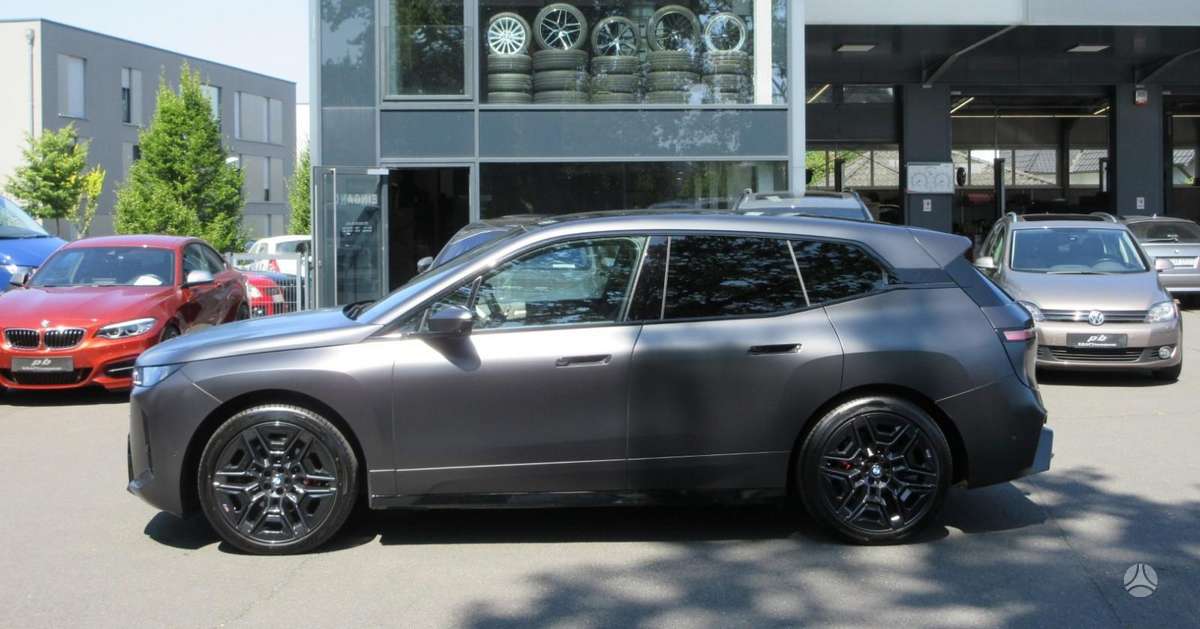 BMW iX, kita