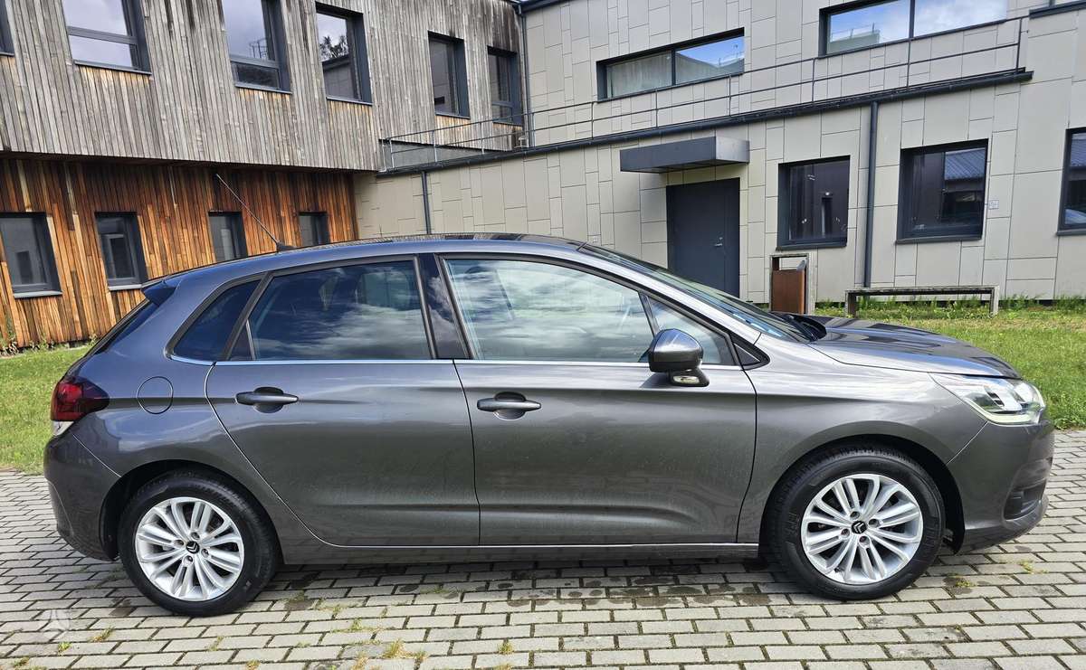 Citroen C4, 1.6 l., hatchback